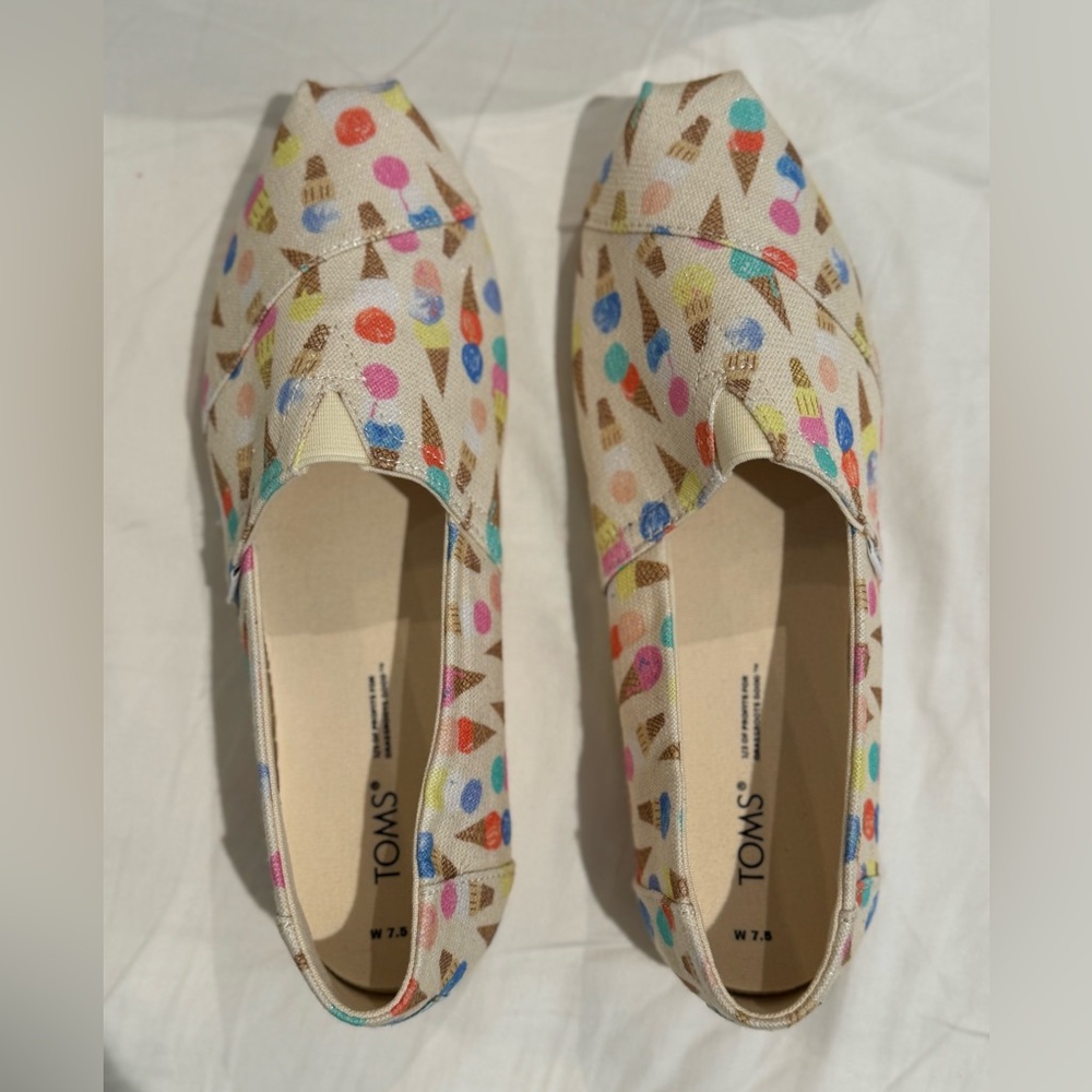 Toms barely worn ice cream print size 7.5